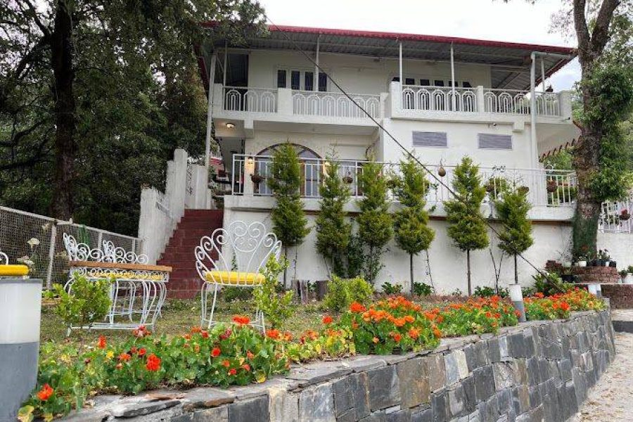 Oakwood Forest Retreat